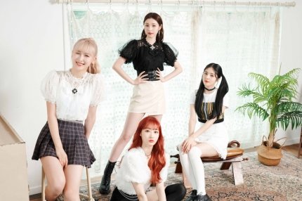 SKYLEFR's tweet photo. 22.08 • Photos

Suite à l'article Naver (tweet du dessous) voici quelques photos des filles !
1/2 https://t.co/ujiyoXn1GJ