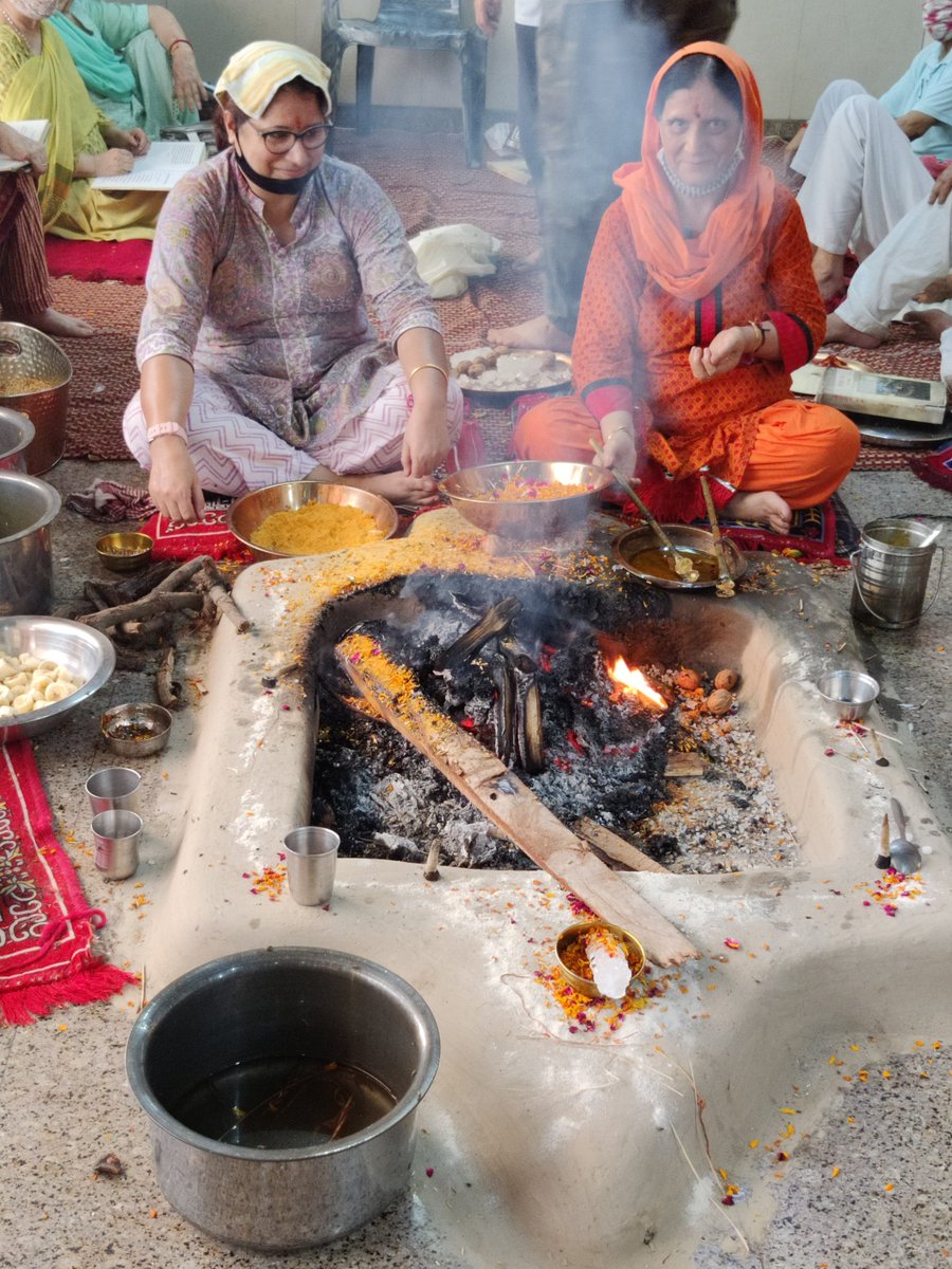 KamalHak's tweet photo. A reply to #ProTalibanisOfIndia of India.
A couple of displaced Kashmiri Pandit women performing/leading Shravan Puranmashi Hawan in Kashmireshwar Kashyap Rishi Bhawan, Noida. https://t.co/10lM6qKZOC