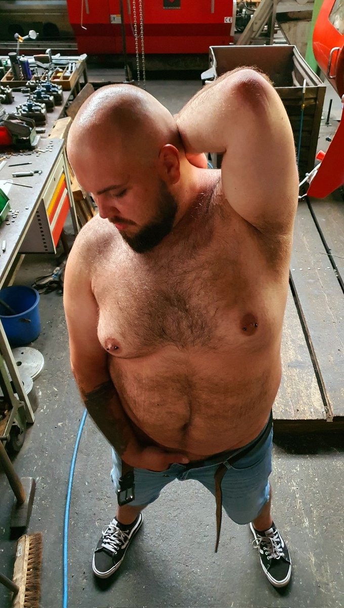 Pat_Bear_Ger's tweet photo. #gay #gaybear #bears #nude #chub #bears4bears #chub4chub #chub4chasers #tattoogay #PiercedNips #work #gaymechanic https://t.co/14G0Hjd19K