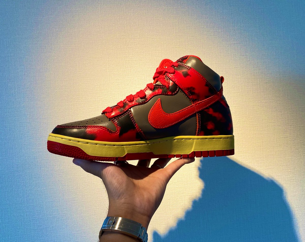 tk_www's tweet photo. #NIKE から新入りが到着しました👟
心なしかエヴァっぽいw
#dunk1985 #SNKRS https://t.co/Ytx0bNIeR7