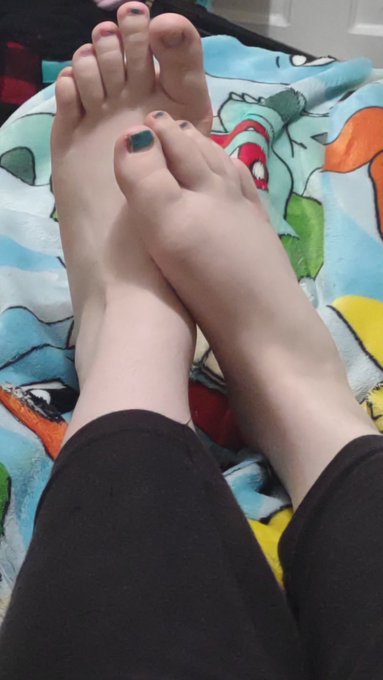 Goodnight losers, I'll leave you with a pic of my beautiful feet to dream about tonight.  * findom feet<a href="/tag/chaturbate"class="tags"><span>#chaturbate</span></a><a href="/tag/phub"class="tags"><span>#phub</span></a>