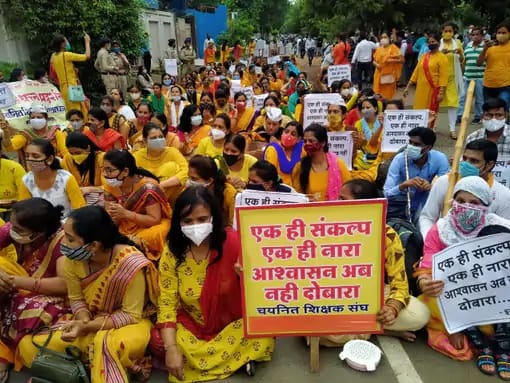 ShamaBa62746991's tweet photo. @ChouhanShivraj पहले इन बेटियों के लिय भी कुछ करदो जो 3 सालों से दर दर की ठोकरें खा रही हैं परीक्षा पास करके भी नियुक्ति नहीं दी जा रही https://t.co/XP4iEBKB2P