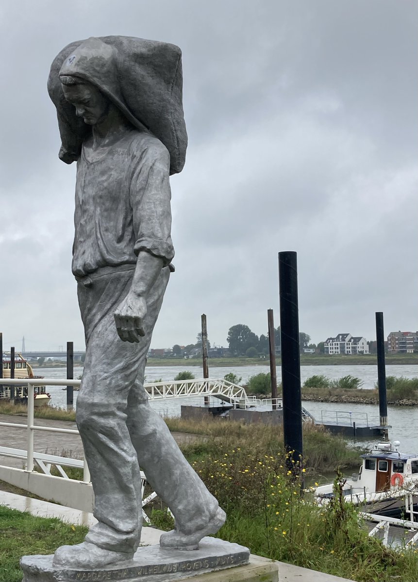 struingids's tweet photo. Op verkenning voor de nieuwe Struingids ~ Gelderse Poort zuid. Twan Teunissen @staatsbosbeheer gaf ons goede tips! @twanteunissen #nijmegen #ooij #persingen #kerk @bergendalgem @nijmegen @DeBastei #kaaisjouwer https://t.co/3AMhka8UkT