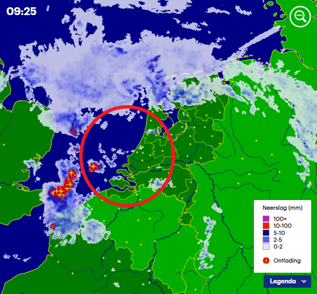 BuienRadarNL's tweet image. Terwijl het in het noorden al een tijd doorregent, ontstaan momenteel al de eerste (onweers)buien waar de rest van het land mee te maken gaat krijgen⛈. Houd de #onweerradar daarom goed in de gaten👇: 
buienradar.nl/nederland/neer…

Heb jij al (veel) #regen gehad?