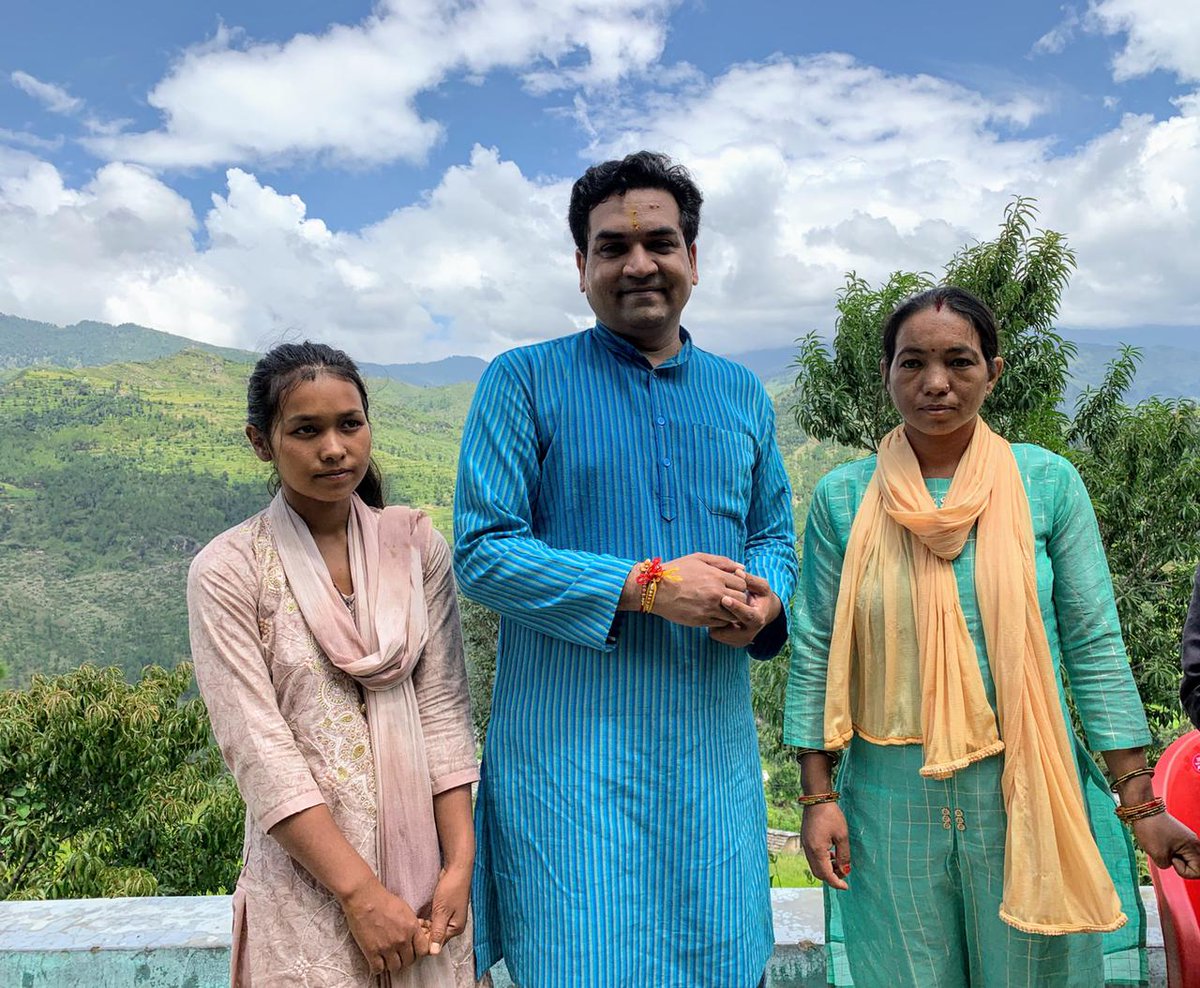 KapilMishra_IND's tweet photo. My Rakhi with sisters of Dilbar Negi Ji https://t.co/wBnIwt08xw