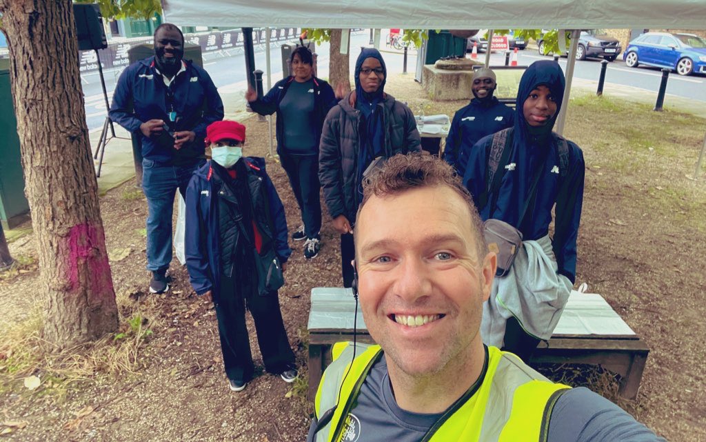 kenf81's tweet photo. Raring to go at #NewBalance #BigRelay handover #WeRunAsOne #BigHalf Thanks to all our amazing volunteers 👏🏻 https://t.co/658DukHiOJ
