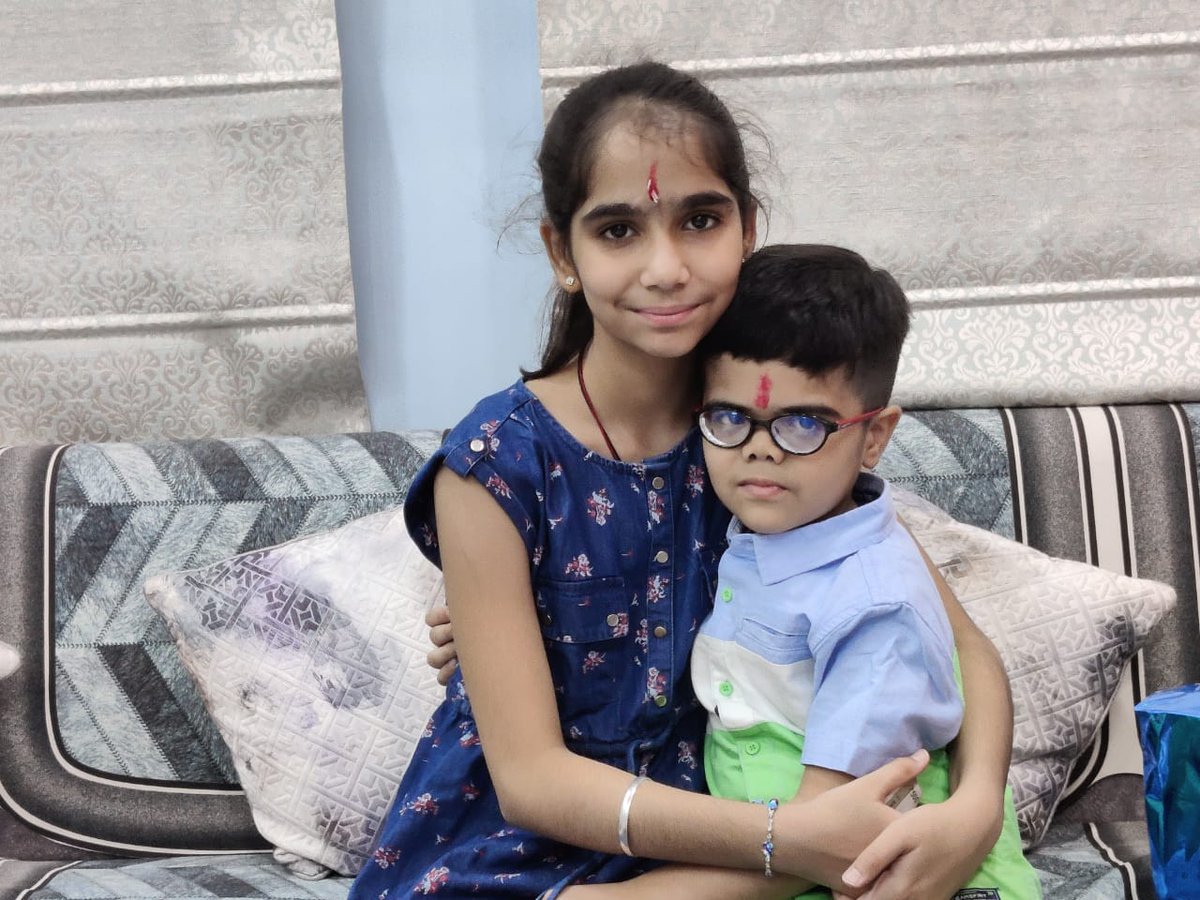 hanumanbeniwal's tweet image. आज नागौर आवास पर परिजनों के साथ #रक्षाबंधन के पावन पर्व को मनाया,इस अवसर पर दोनों बहनों ने रक्षा सुत्र बांधा वही पुत्री दिया ने भी नन्हे आशुतोष के रक्षा सूत्र बांधा ! एक बार पुनः आप सभी को भाई -बहन के अटूट विश्वास व प्रेम के पावन पर्व रक्षाबंधन की हार्दिक बधाई व शुभकामनाएं !