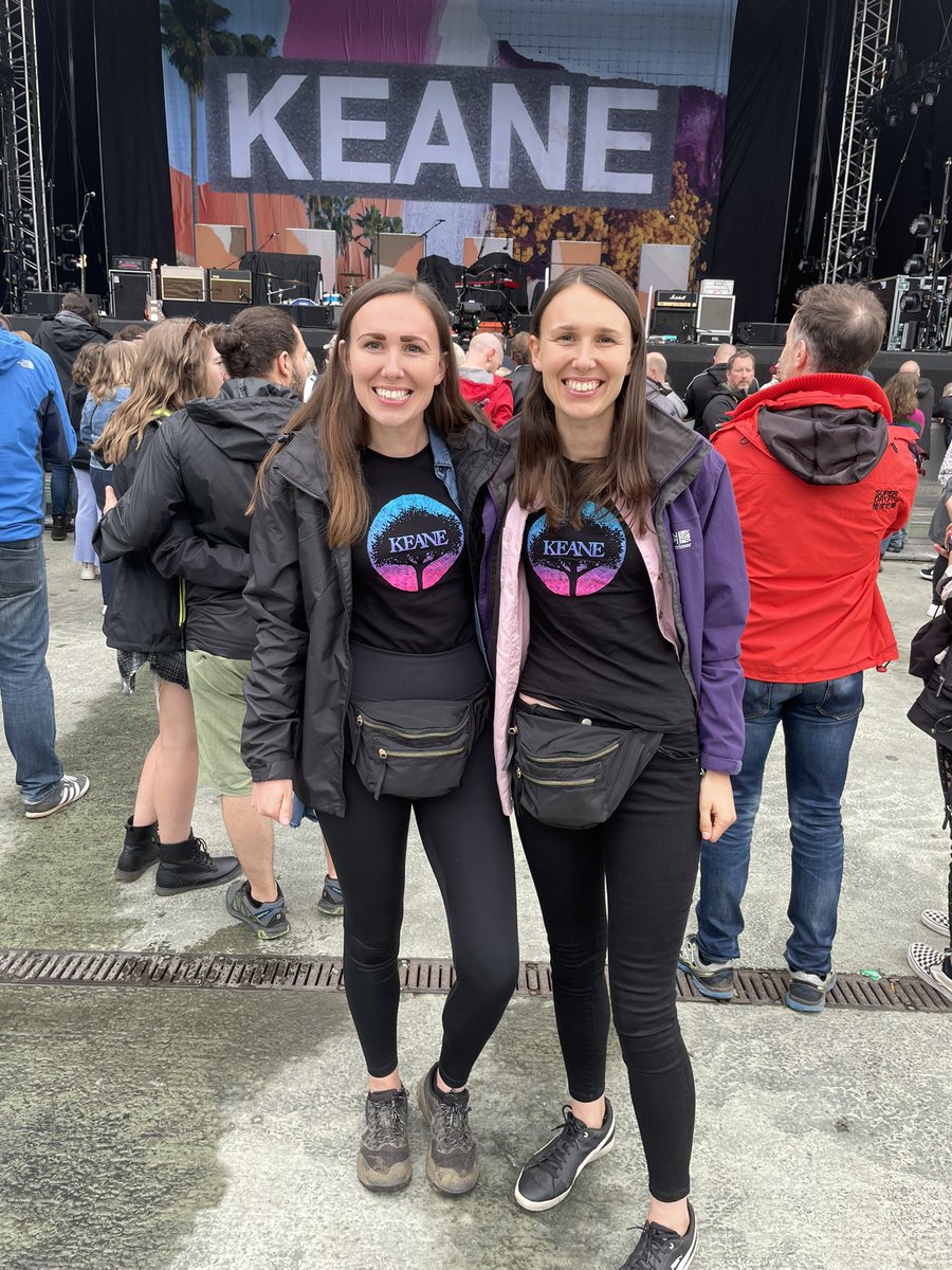 _AliceCarter_'s tweet photo. Soaked to the absolute skin, but what a night singing my heart out to @keaneofficial at @ScarboroughOAT - our t-shirts from the 2010 tour still fit too! #keane #livemusic #outdoorgig #britishsummer https://t.co/StZJljDOD9