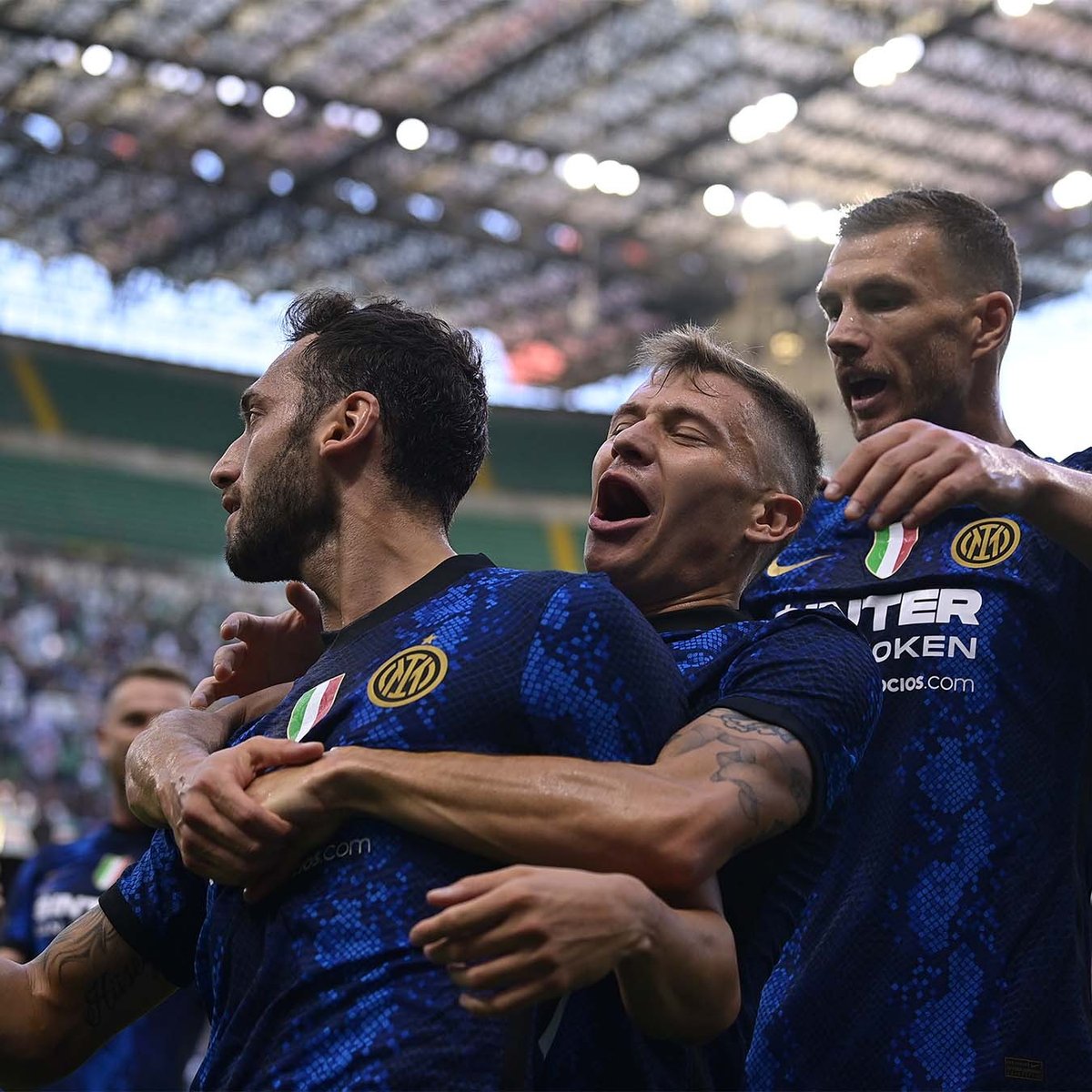 Inter_en's tweet photo. ☀️ | GOOD MORNING 

Today's mood 😍👇 https://t.co/Yawor4R4O5