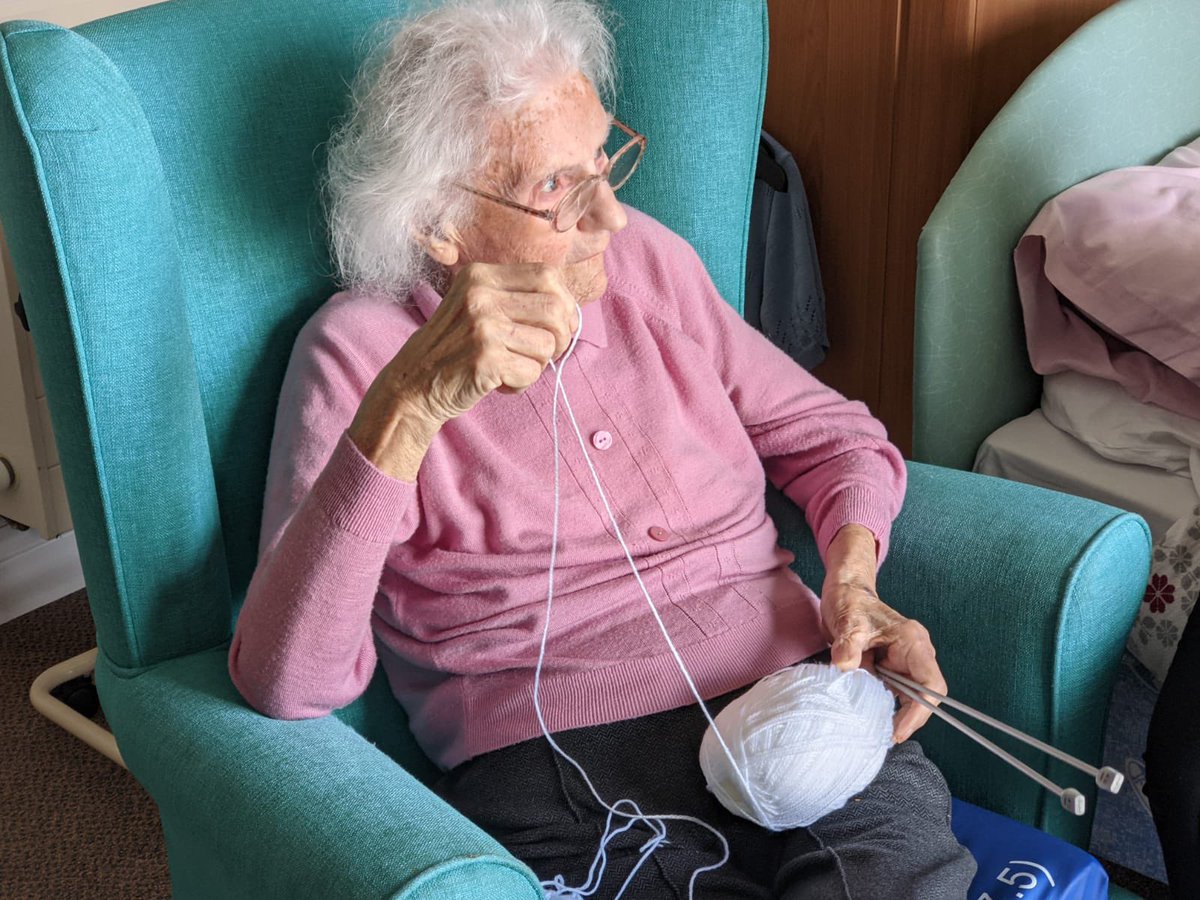 fellingatecare's tweet photo. Another jam packed week at #Fellingats 

Our residents have enjoyed a #pamper, a natter over some #knitting, had fun with #boardgames and #ballgames as well as doing some #DIY by painting some of our outdoor furniture. 

#residents #carehome #gateshead https://t.co/bUIaZ5eLZd