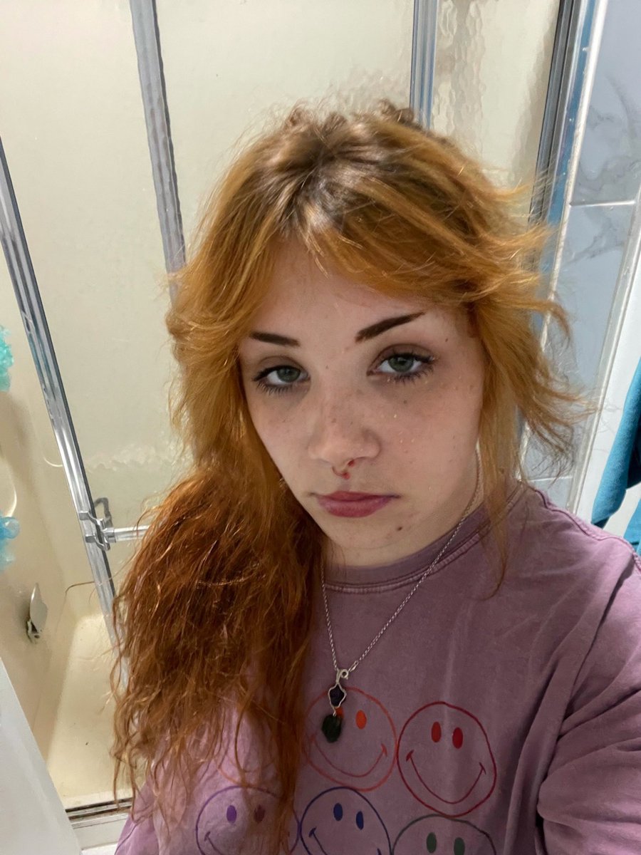 caseythc's tweet image. here take some bathroom selfies