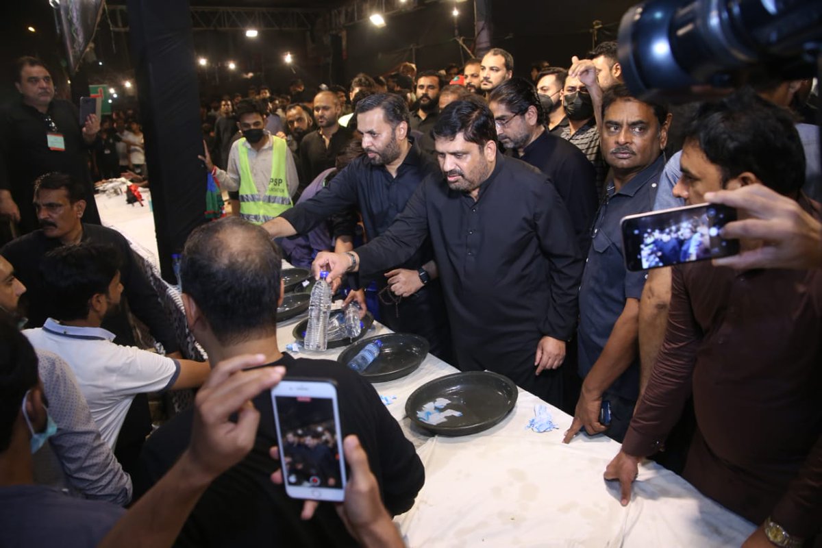 MQMPUpdates's tweet photo. پاک سرمین پاک سرزمین پارٹی سید مصطفی کمال اور صدر PSP انیس احمد قائم خانی کا  #PSPFoundation کے زیر اہتمام گلستان جوہر پرفیوم چوک پر طبی امدادی میڈیکل کیمپ و سبیل کا دورہ انتظامات کا جائزہ لیا  اس موقع پر مرکزی دیگر رہنماء بھی موجود ہیں۔

@KamalPSP 
#PSP #MustafaKamal #Karachi https://t.co/K7KGFcIDF3