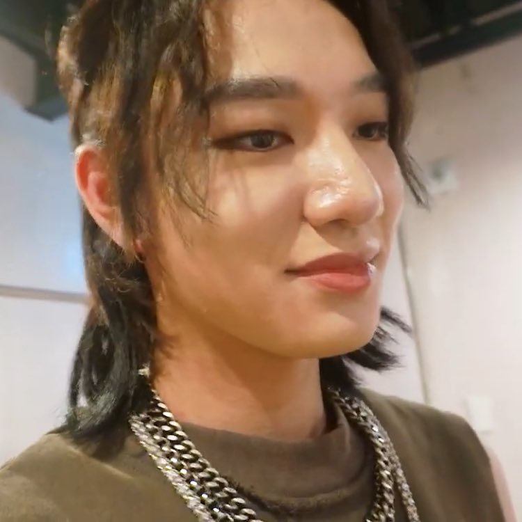 huiwinist's tweet photo. huijun looks sooooo good with long hair and ponytail 😭❤ https://t.co/z5vibtw4qq
