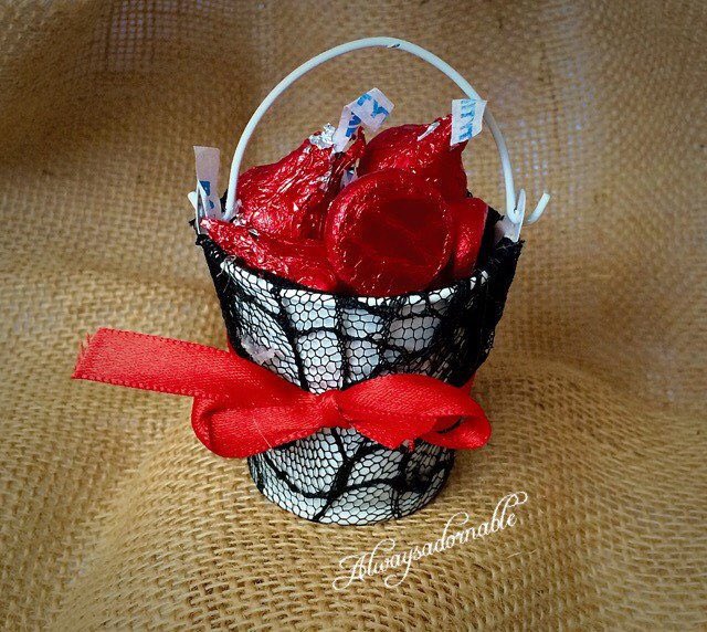 Alwaysadornable's tweet photo. Excited to share this item from my #etsy shop: party favors, Wedding gifts, 6 Piece, mini pails, tin pails: candy not included https://t.co/9Fiv5XOEOm #halloween #sunday #sundayvibes #alwaysadornable #etsyshop https://t.co/9WpZYuKwEa