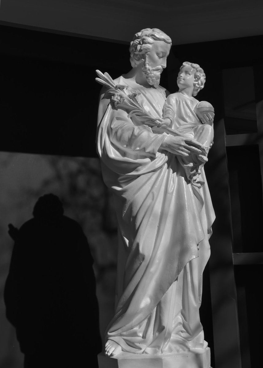 FooteOrion's tweet photo. Saint Joseph #photography #bnw #bnwphotography #blackandwhite #blackandwhitephotography #sculpture #statue #carving #art #iconography #highcontrast #religious  #light #shadowsandlight #school https://t.co/PvcX6asUoR
