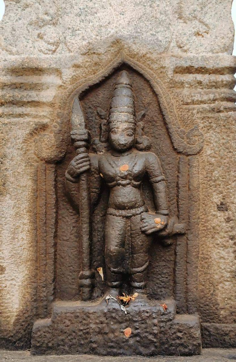 VellalarWorld's tweet photo. #கோவன்வேளாளர் கோயன் என்ற இருளர் தலைவன் பெயர் ஓரிடத்தில் வருவதை வைத்துக் கொண்டு அவர் பெயரால் கோவன்புத்தூர் என ஏற்பட்டுக் கோயம்புத்தூராக மாறிற்று என்று கூறுவர். ஆனால் கொங்கு வேளாளர் பெருமக்கள் பலருக்குக் கோவன் என்ற பெயர் இருந்துள்ளதைக் கல்வெட்டுக்கள் கூறுகின்றன.#வெள்ளாளரே_வேளாளர் https://t.co/3L4SAyRrPF