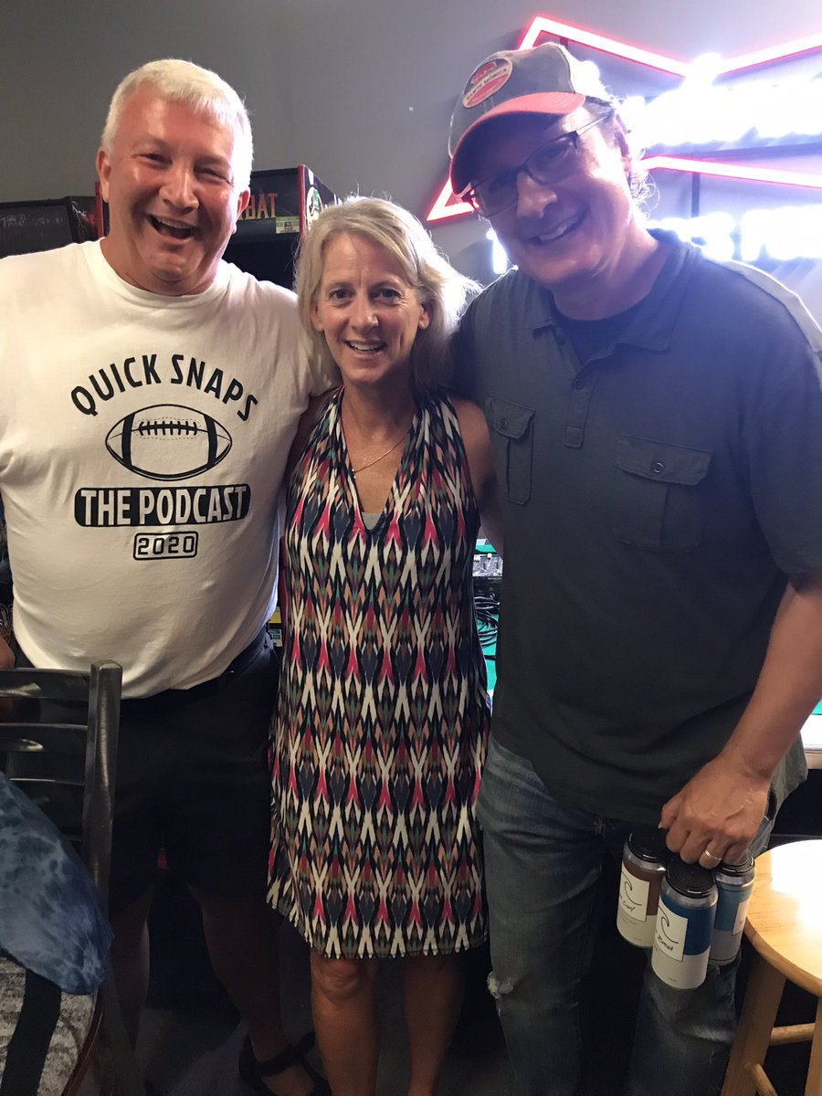 FunnyCostaki's tweet image. .@QuickSnapsShow fan Hal drove a long way to catch the show and brought me a GREAT beer. 🙏🏼