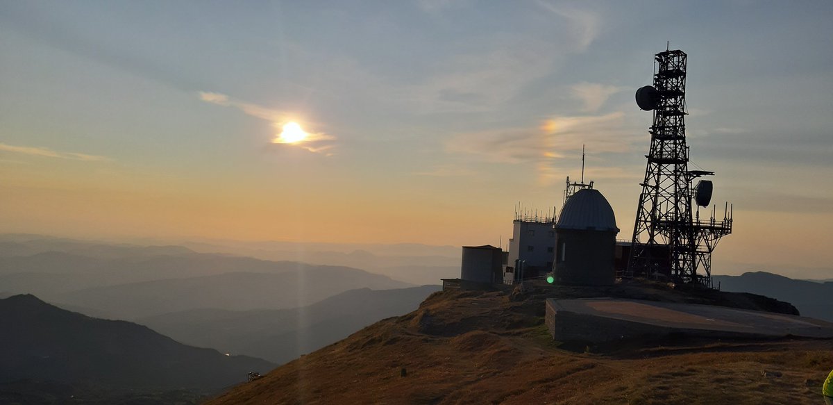 PagliaiDavide's tweet photo. Alba dalla vetta di monte Cimone, 2165 m s.l.m.
Cima maggiore dell'Appennino settentrionale e panorama più vasto d'Italia
#laviadeimonti #emozioniincammino #guideambientaliescursionistiche #appenninomodenese #briscolawashere https://t.co/13XSneWP0x