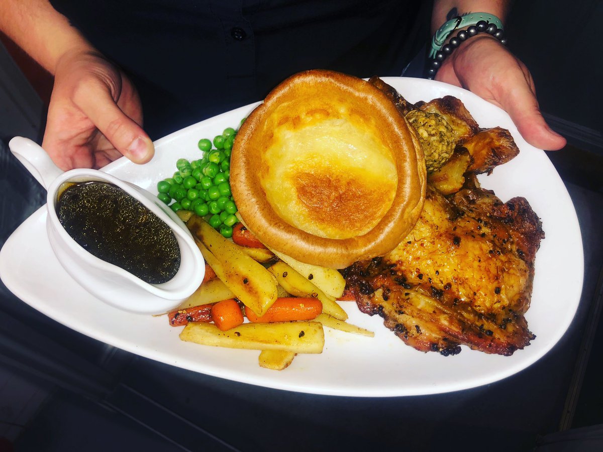 SUNDAY IS SPECIAL 💛
Head for the Kings to dine out with family and friends 🍻
Boneless Chicken Leg marinated for 24hours using a unique blend of herbs and spices.
Just one of our Sunday Specials!

#sundayroasts #sundaydinner #enfieldtown #enfield
