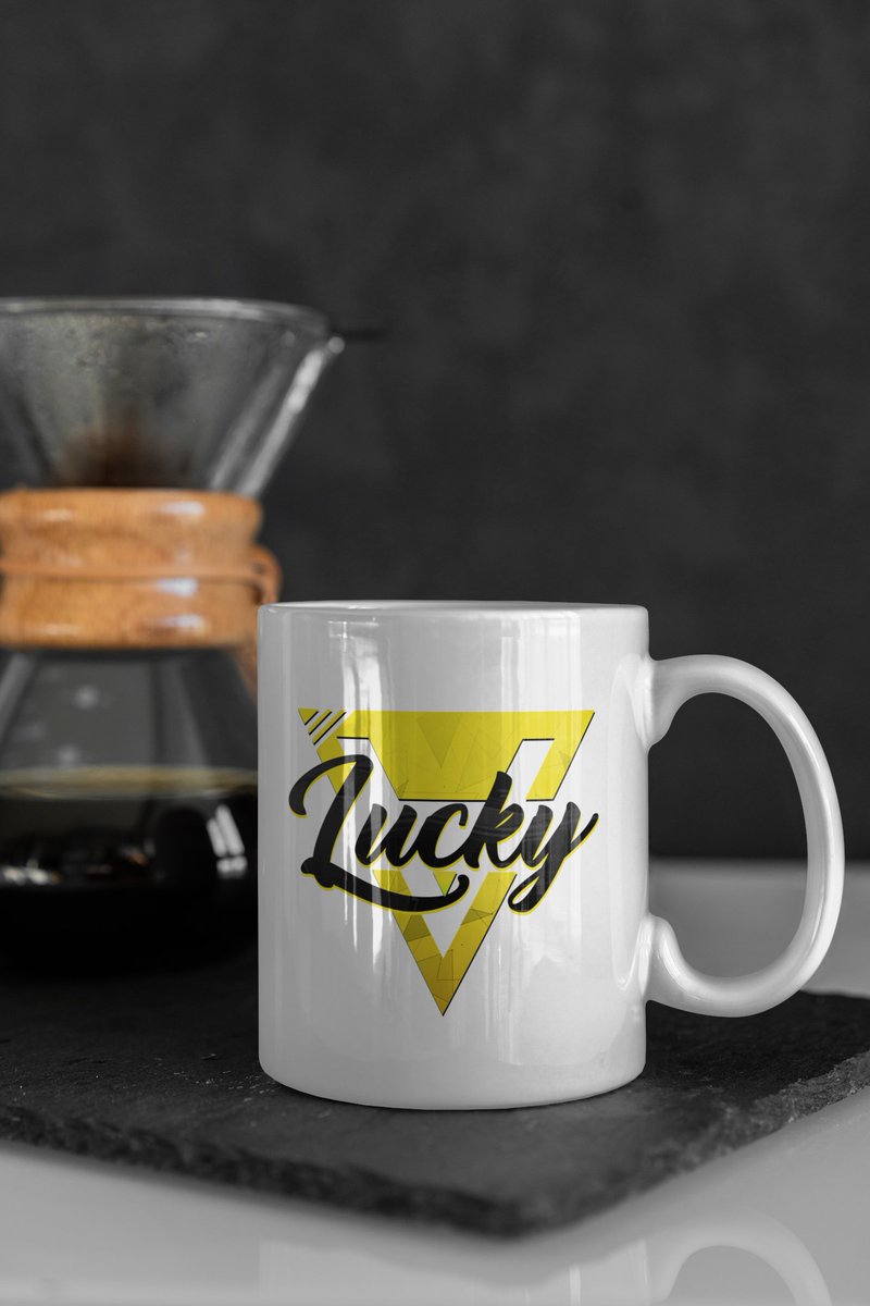 Daraus lässt sich der Kaffee doch deutlich besser trinken, oder? Unter allen Retweets verlosen wir ein Merch-Paket zum Launch vom LuckyV-Stuff wie: T-Shirt, Hoodie und Tasse.

Die Aktion gilt bis zum 31.08.2021. Los gehts!
