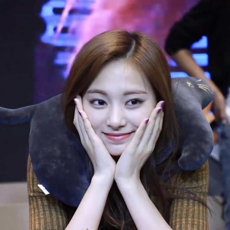 hourly tzuyu tweet media