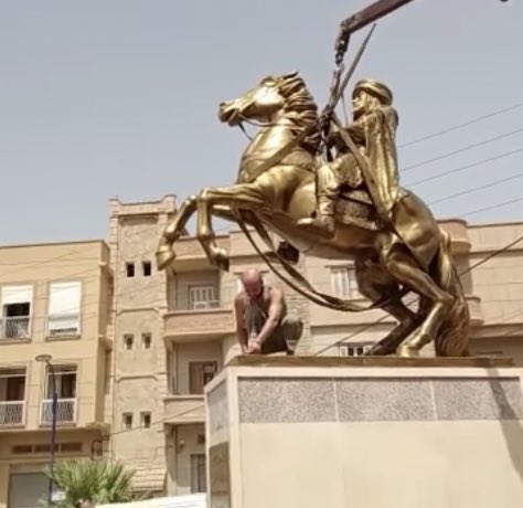 Tamazgha_'s tweet photo. ⭕️Béjaia - Installation d'une statue de Cheikh El-Mokrani à Ait Rzin ( Ath Abbes ) https://t.co/VWuiD3D0fQ