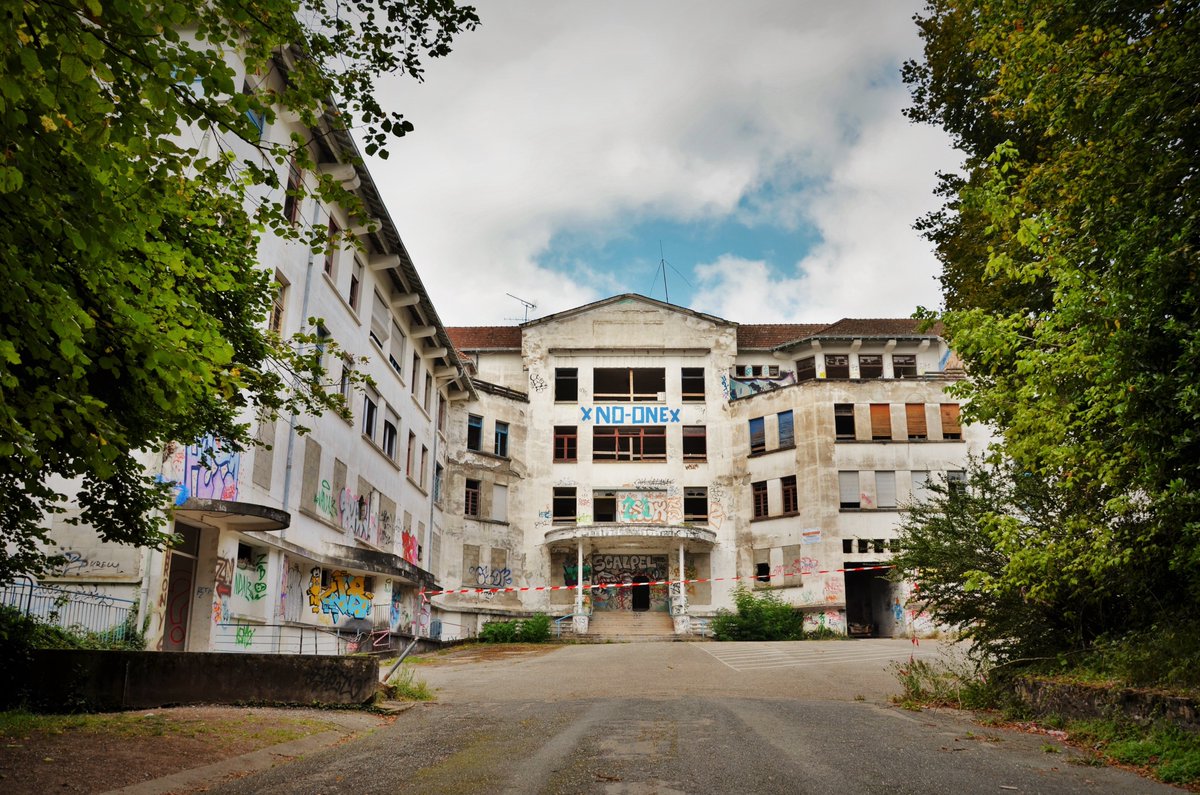 Un projet pour redonner vie au #sanatorium de Bergesserin dans le #Clunisois, à l'abandon depuis 2008. La communauté de communes souhaite le transformer en "Maison du geste". A lire dans <a href="/lejsl/">Le Journal de Saône-et-Loire</a> 
➡️ urlz.fr/gkqP