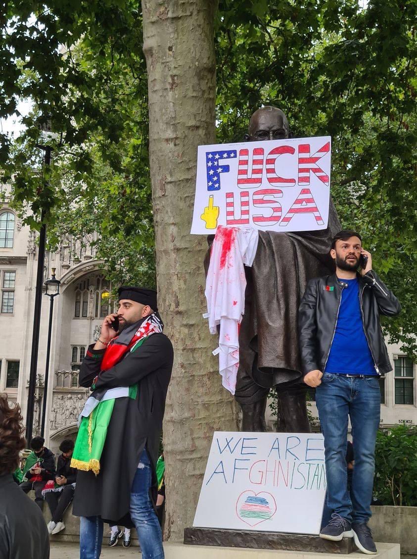 afghan_rights's tweet photo. Afghans feel betrayed by #America and was holding this banner in #London, #UnitedKingdom protest. https://t.co/GVxtYvjuko