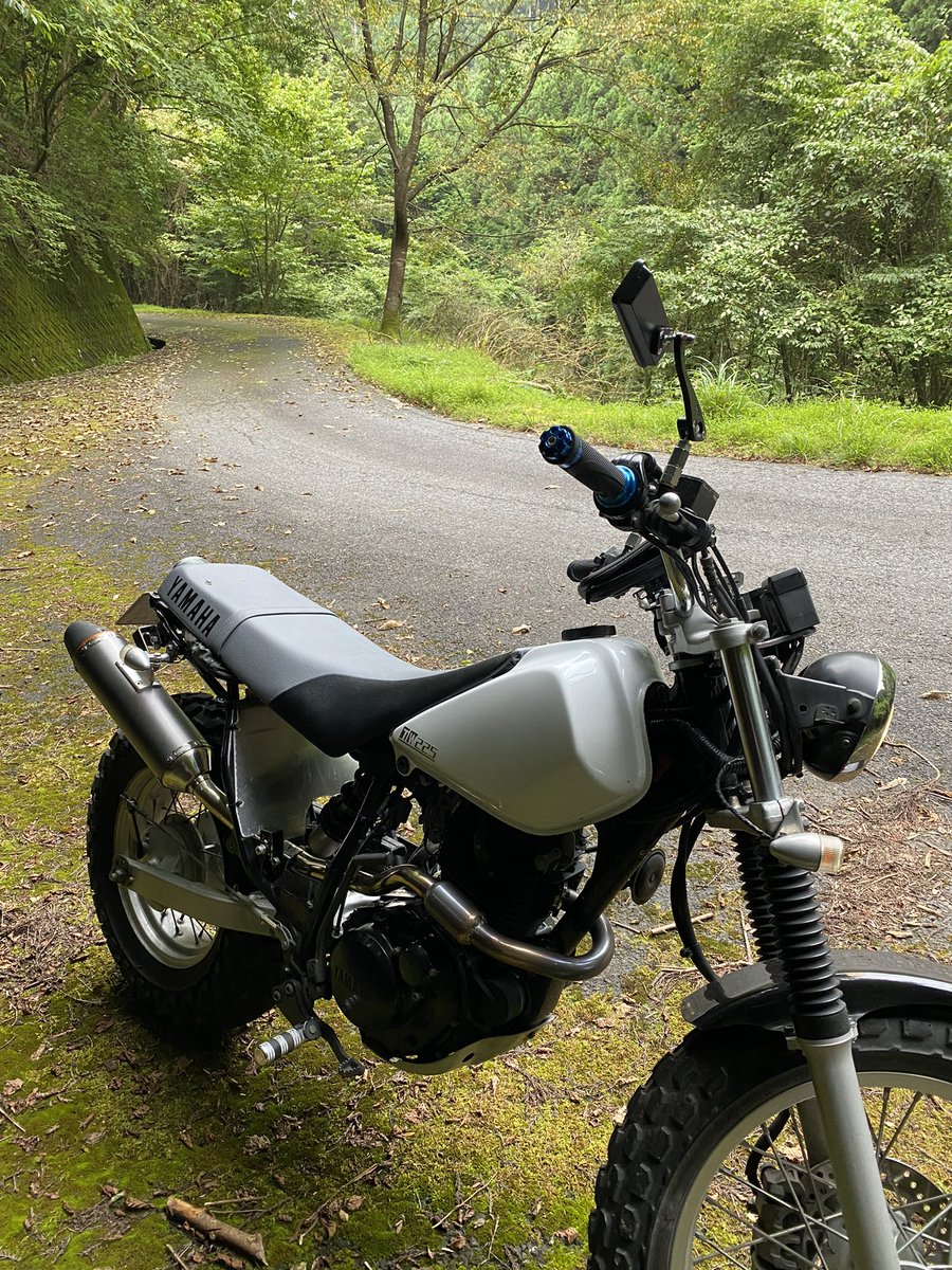 heybillysole's tweet photo. 人気のないところ走るの好き
でも、バイク友達いないから欲しいな
#ツーリング仲間募集
#栃木
#tw225 https://t.co/So6052HqyH