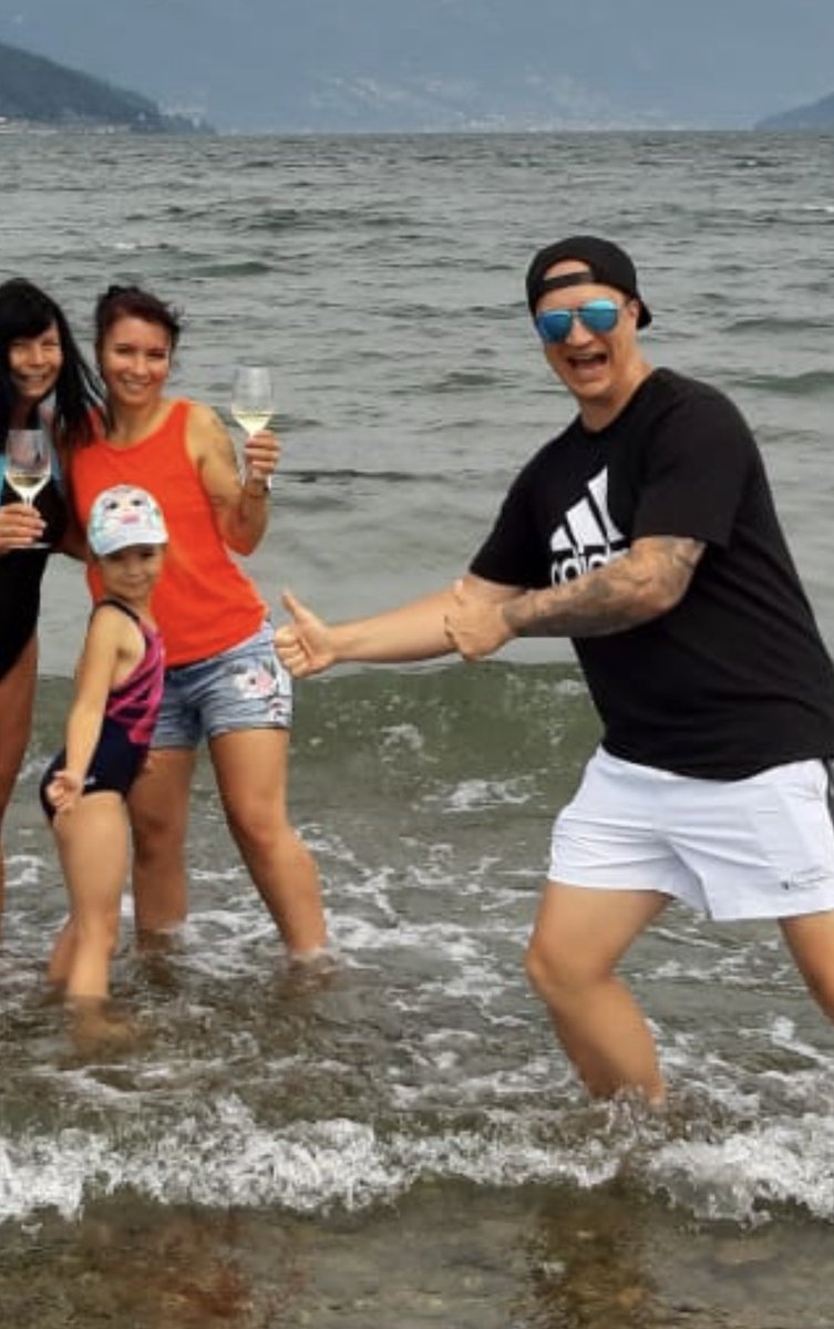 Urlaub. Ab 4.9. mit der Battlefield Beta wieder da. <a href="/KM_Gaming_DE/">KM_Gaming</a>  <a href="/PlayingDucks/">Playing-Ducks e. V. 🇩🇪🦆</a> <a href="/caturix_tribe/">CATURIX</a> <a href="/Upstersenergy/">Upsters</a> <a href="/I__FIRE__I/">I--FIRE--I 🔥</a> <a href="/BattlefieldEADE/">Battlefield Germany</a> <a href="/Haehnchen_Brust/">Haehnchen_Brust</a> <a href="/BerlinKingJim/">Berlin Jim 🌎</a>