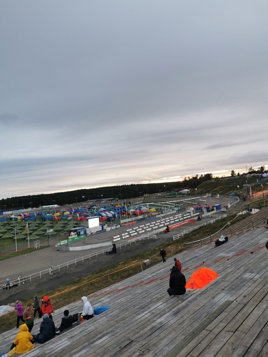 <a href="/JukolanViesti/">Jukolan viesti</a> tyylikkäästi taputeltu. Kiitos <a href="/OHsuunnistus/">OH suunnistus</a> hienoista ja turvallisista järjestelyistä. Olihan elämyksien täyteinen viikonloppu!

EsSun miesten edustusjoukkueet sijoille 80. ja 104. Myös muissa joukkueissa loistosuorituksi, eLadies unohtamatta.