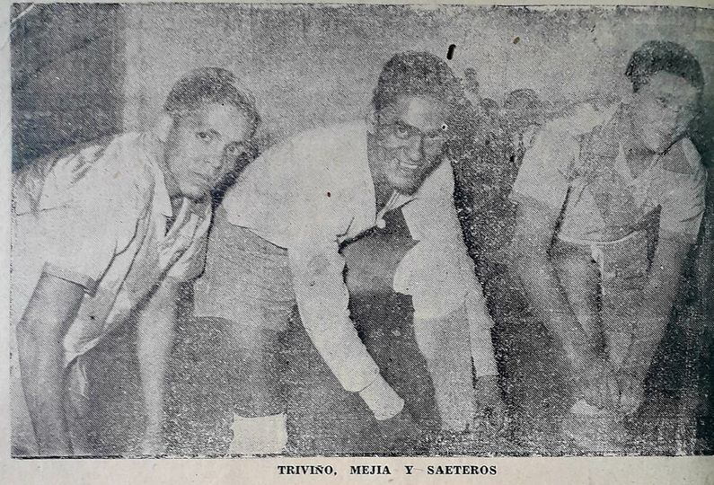 AntonioUbilla1's tweet photo. Elías Triviño, Hugo Mejía, Mario Saeteros en selección Ecuador 1955 #Mejia #Triviño #Saeteros #FigurasFutbolEcuatoriano #HistoriaSeleccionEcuador https://t.co/QT2UcezQnb