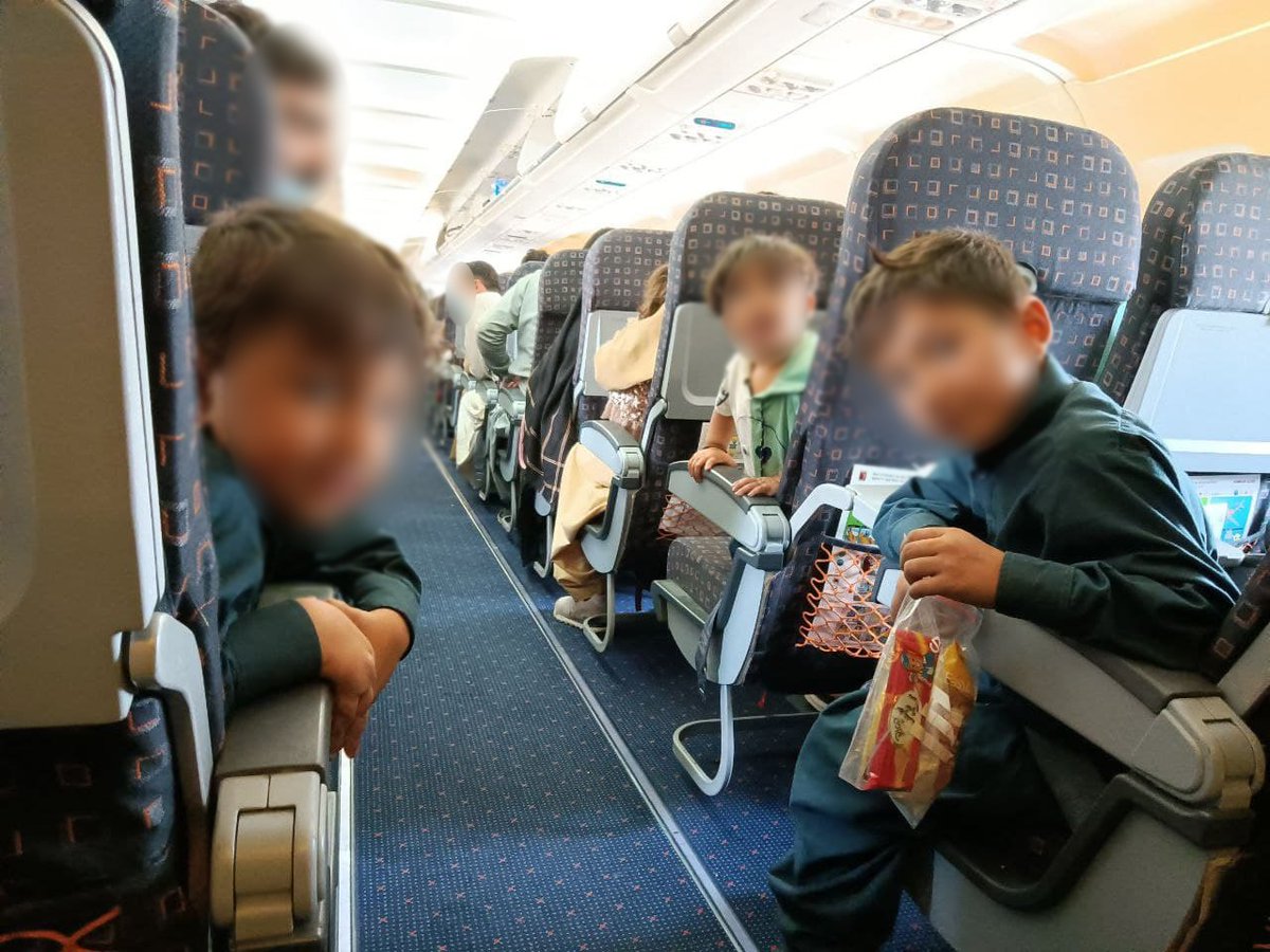 silviakant's tweet photo. Evacuazioni da #Kabul in salvo donne e bambini #grazie a @Nove_Onlus, Comando Operativo di Vertice Interforze, Ministero Affari Esteri, Carabinieri del Tuscania e a airbus di In Nome Della Donna che porta oggi h15 a Fiumicino 114 tra donne e bimbi #SaveAfghanWomen ❤️ https://t.co/CWh31Op3zr