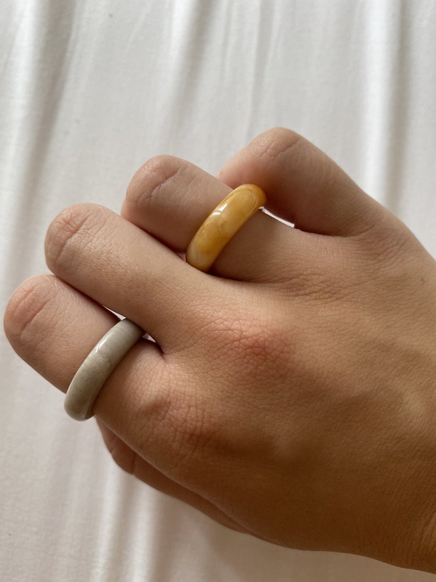 EmmaRombaut1's tweet photo. Aaah kijk mijn nieuwe kristallen ringen!!

(grijze agaat - honing opaal - blauwe agaat - goudstroom) https://t.co/scDIgrD2wf