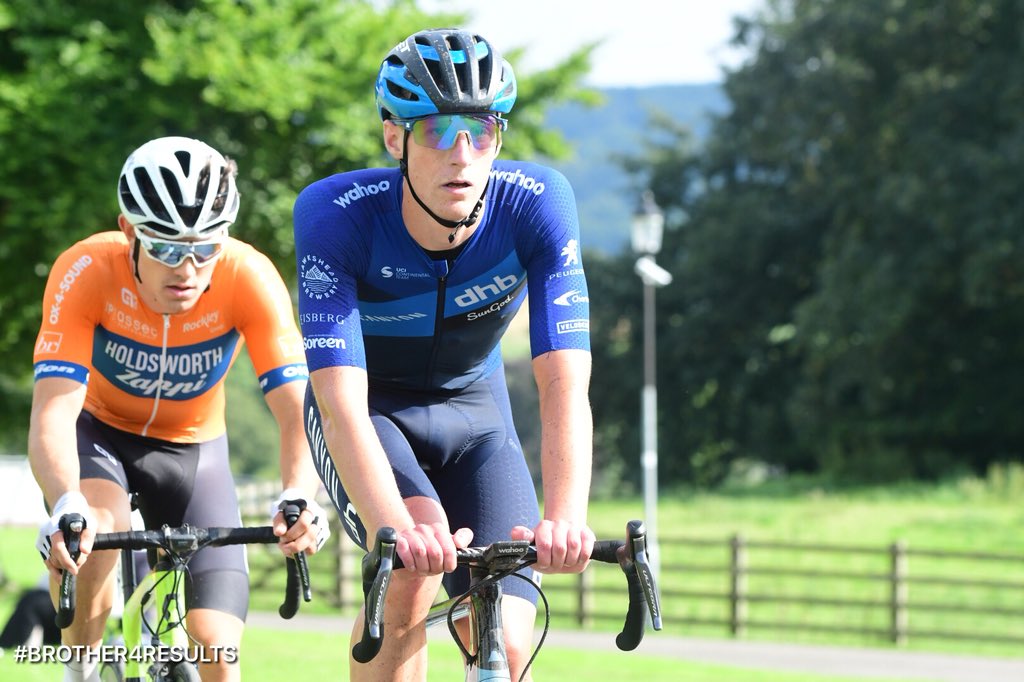 Thomas Mein and Matt Kingston, working well together says race radio. Over three minutes lead on the peloton.