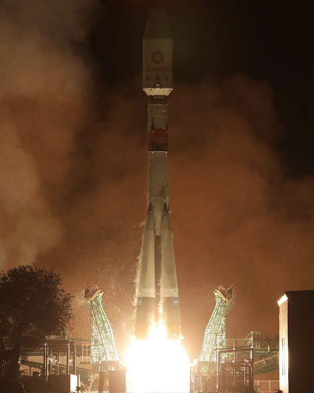 EutelsatGroup's tweet photo. Mission success! 👏 We can confirm signal acquisition on all 34 satellites for #OneWebLaunch9. This brings us closer to our vision for global connectivity - we're incredibly grateful to our partners for all their efforts to make this possible. Read more: https://t.co/vPSSMuzUaN https://t.co/pl3euYt4Ac