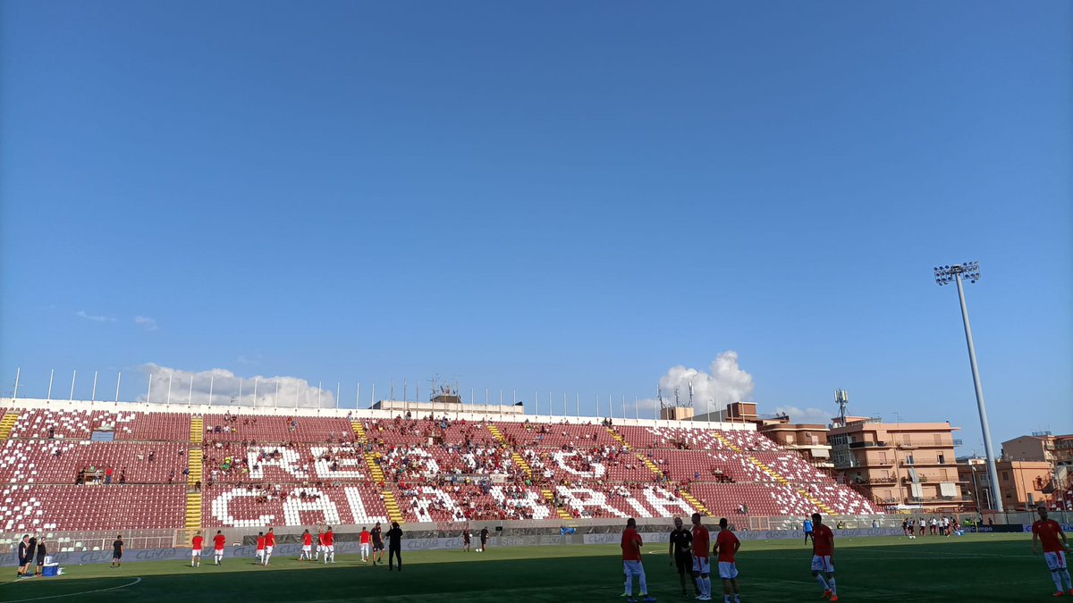 Lega_B's tweet photo. I colori dello Stadio🏟️🚩🧣
#SerieBKT #RegMon https://t.co/BTWNXT8Agn