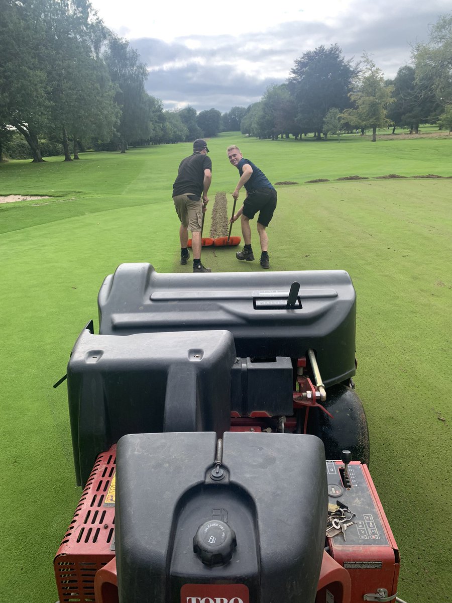 Sunday evening shift from the lads <a href="/TivertonGC/">Tiverton Golf Club</a> getting a head start on greens maintenance #spirts are currently high! <a href="/joepike90/">Joe Pike</a> <a href="/JoeBaker99/">Joe Baker</a> <a href="/k1__kev/">Kev</a>