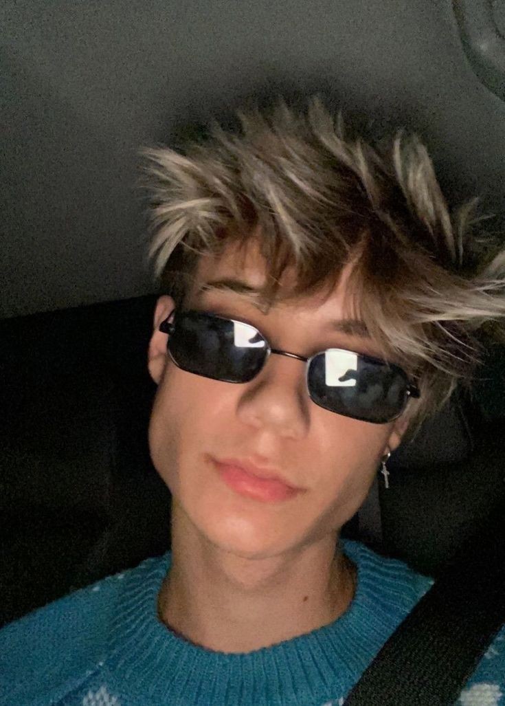 jxdnthinker's tweet image. the glasses really fit him
–💌.