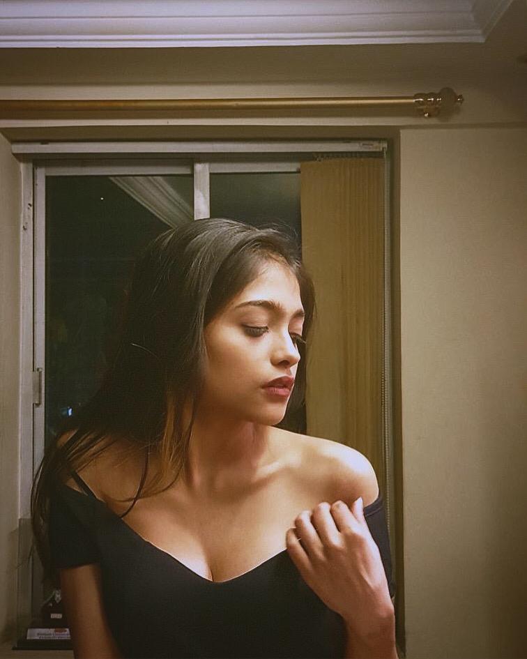 Anusha019's tweet photo. "I took a deep breath and listened to the old brag of my heart. I am, I am, I am." ✨
#postalert #sundaymood #moodtone #weekend #candid #nofilters #serene #gratitude #happysoul #positivity https://t.co/ZmZWU6k7tQ