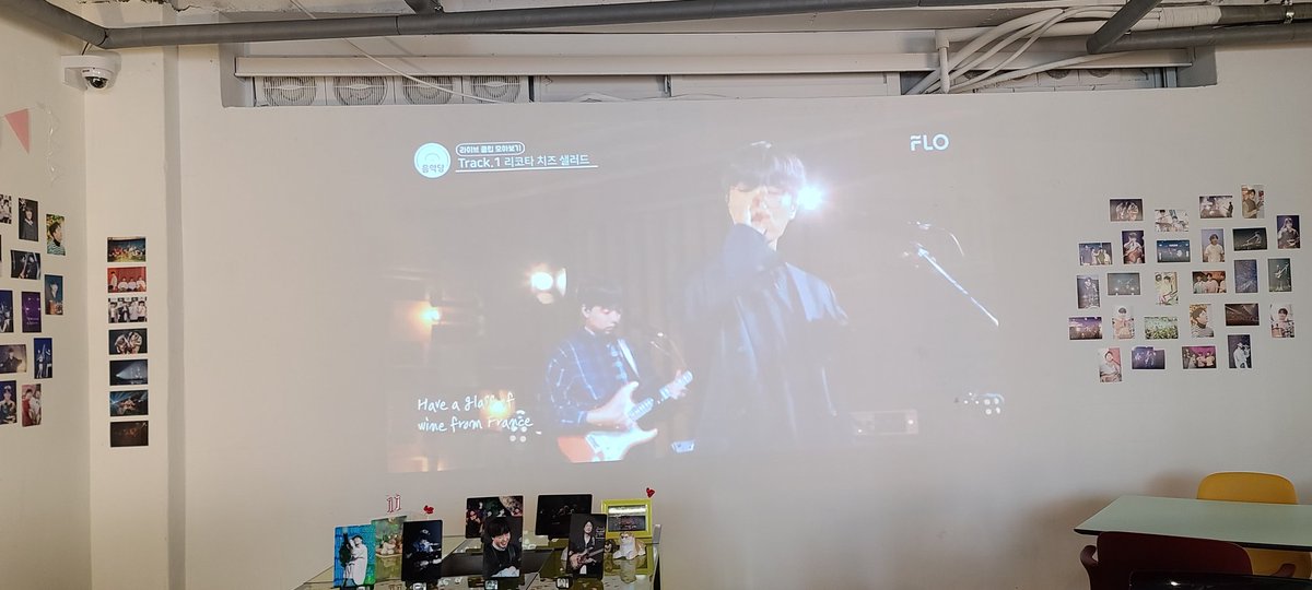 소란 11주년 이벤트 그랜드 소란 페스티벌이 4일간의 여정을 마무리하였습니다. 5월부터 준비한 이벤트였는데, 꽉 채워져 있던 곳이 여백으로 바뀌니 홀가분하기도, 찡하기도 해요. 소라너분들께 좋은 선물이 되었길 진심으로 바랍니다. 찾아와주셔서 감사합니다! 🔺️ #우린언제까지나소란비춰주는별