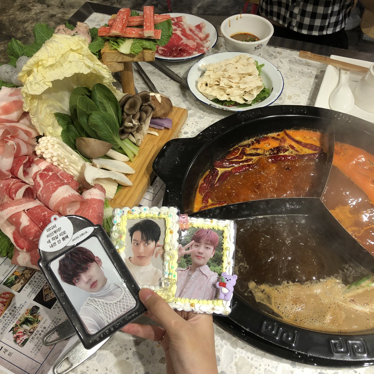 yeneee_'s tweet photo. 꽃신 #가보자고 💐 https://t.co/tLUJgFE6KN