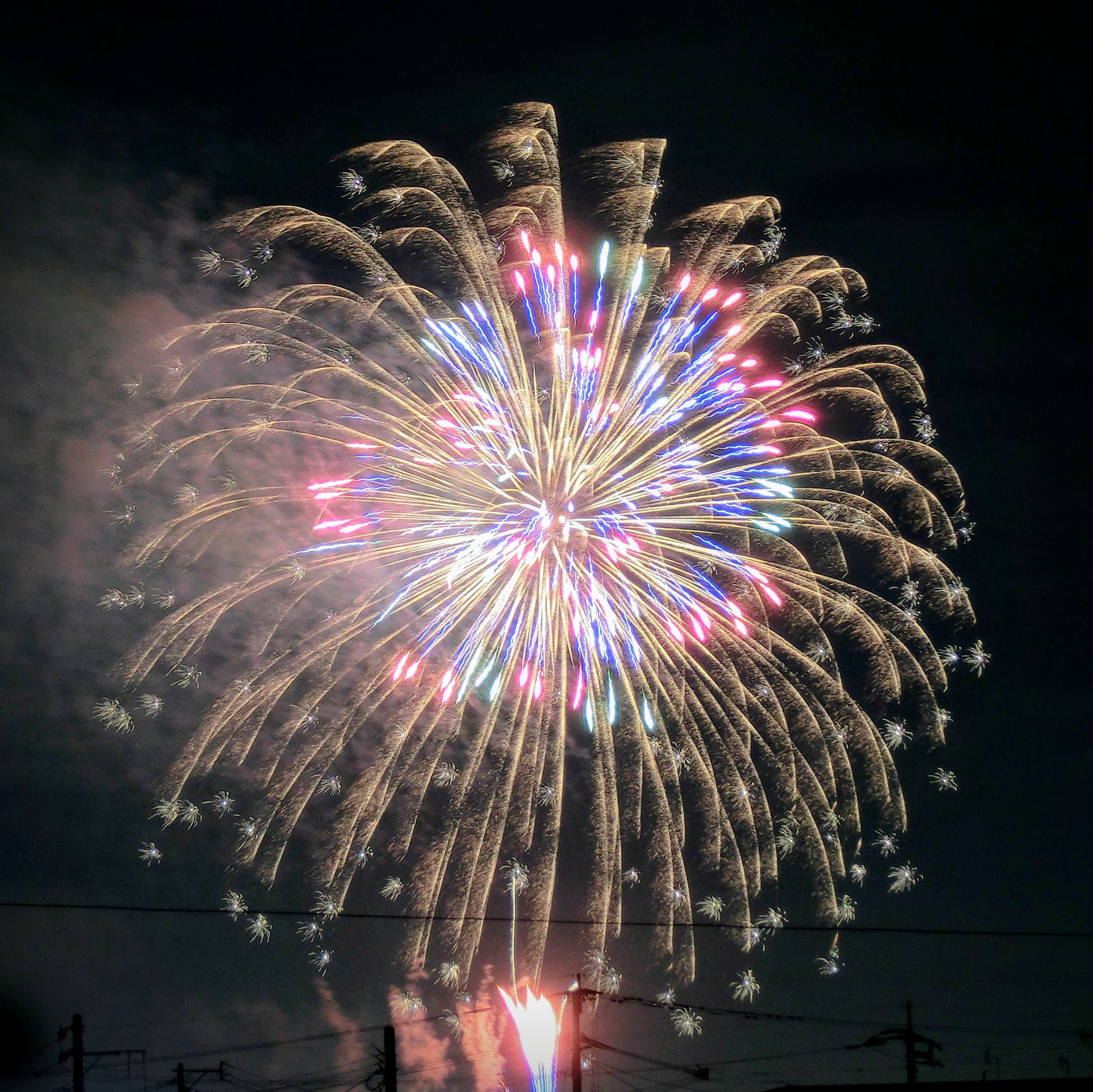 ありあけ 鳥栖で花火上がった 筑後川花火大会を思い出す そんな昔じゃないのに遠い前のような気が 臨時特急有明92号 ﾎﾞｿｯ T Co Owivslb90m Twitter