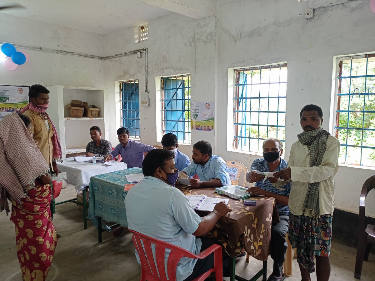 dm_malkangiri's tweet photo. Distribution of #BSKY Smart Health Cards at Bhandari Pangam and Ambaguda GP of Mathili Block. @CMO_Odisha @MoSarkar5T https://t.co/ysK2Hvnev7