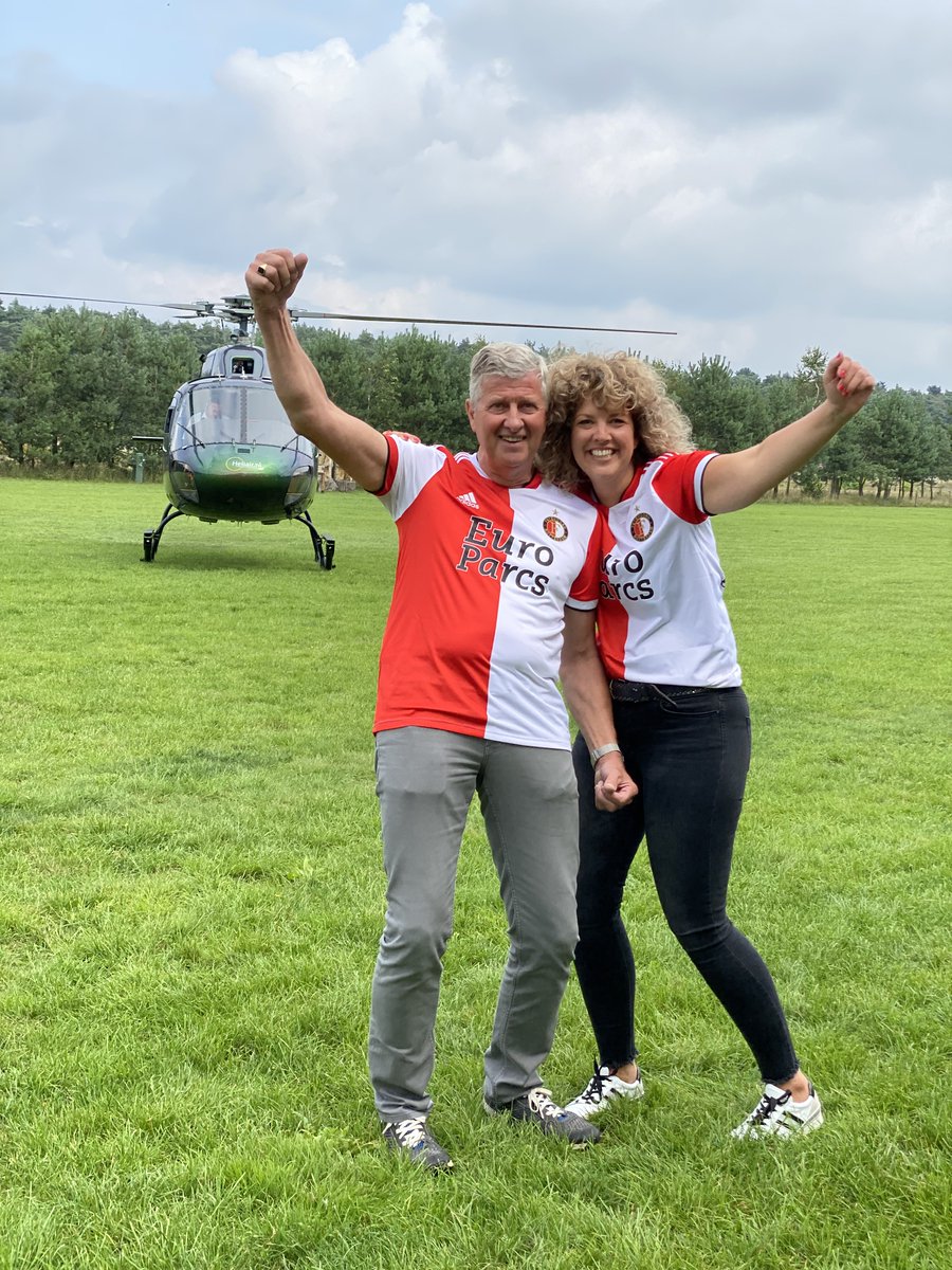 Feyenoord's tweet photo. EuroParcs de Zanding ➬ De Kuip 🚁

Een prachtig hoogtepunt voor deze twee prijswinnaars!

#feygae https://t.co/jOvnqQ5hi7