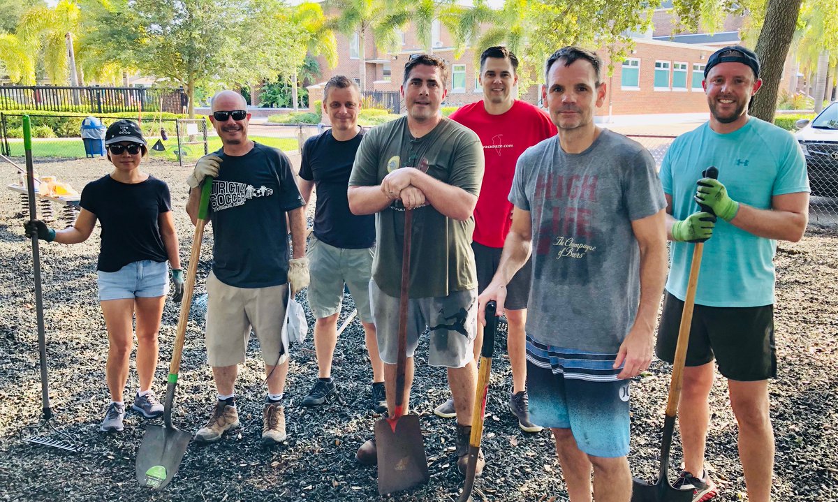 RobertGibbons9's tweet photo. Work Party yesterday (Aug 21) to spruce up the playground @StPaulStPete. #dedicatedparents #hardworkers #GoEagles https://t.co/Rh4l7XAQS0