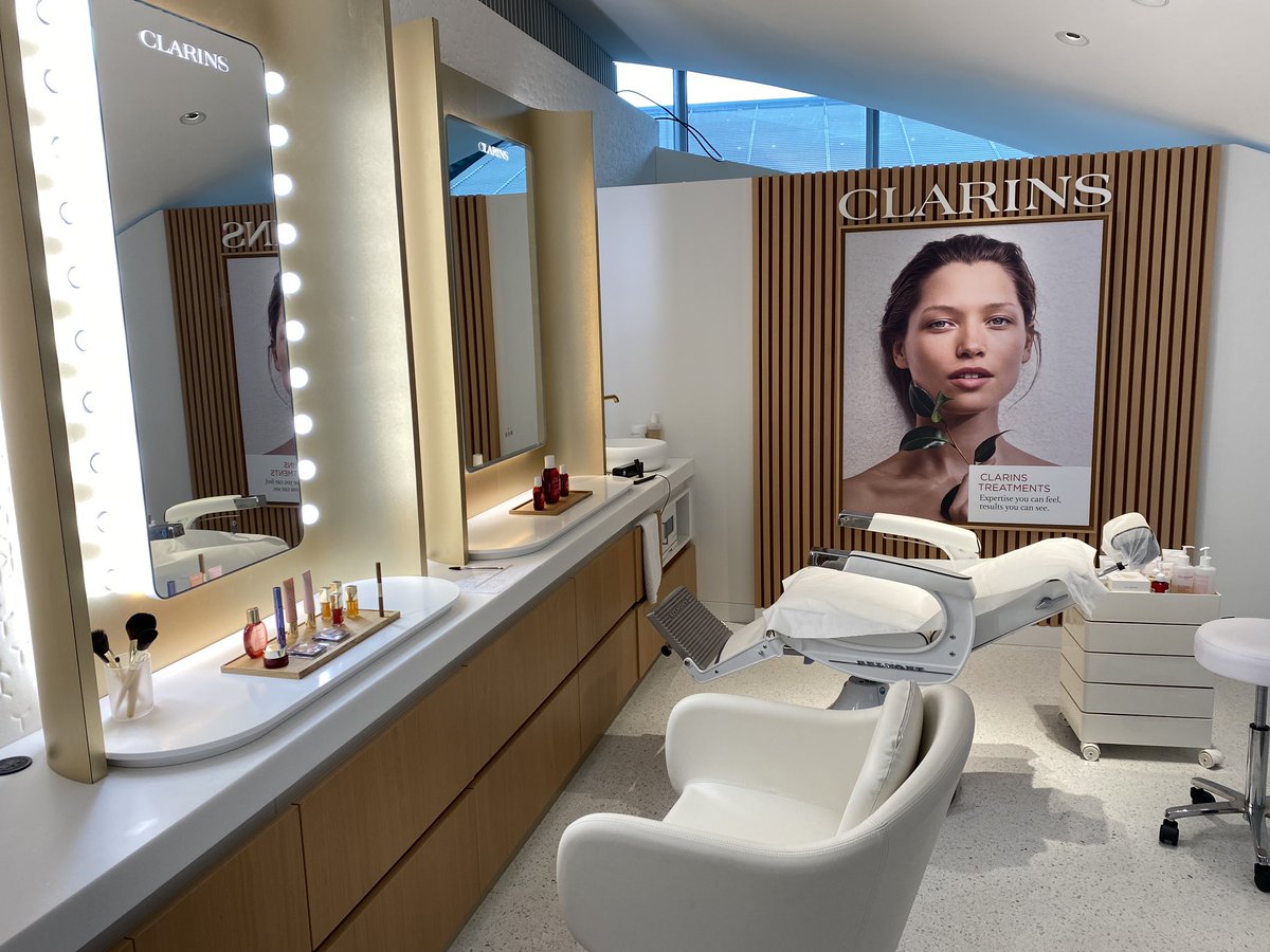 🔵 Avec son nouveau salon du Terminal 2F de <a href="/ParisAeroport/">Paris Aéroport</a> (-CDG), <a href="/AirFranceFR/">Air France FR</a> signe sans doute l’un des meilleurs salons des réseaux court et moyen-courriers en #Europe, toutes compagnies confondues : bravo aux équipes ! 👏🏻 

➡️ thetravelersclub.boardingarea.com/le-nouveau-sal…

#PaxEx