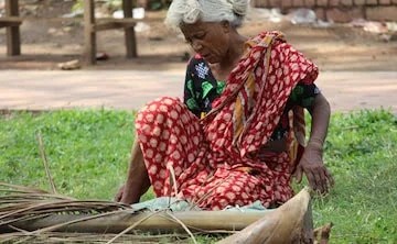 vishwakundur's tweet photo. @DasShaktikanta ji this #Richlady an #SeniorCitizen of 🇮🇳 put 100% of her #LifetimeEarning in #PMCBANK and suffering since #23months now she is in her old age days n how much crying daily 4 her money. Pls talk wit @nsitharaman ji n resolve #PMCBANKCRISIS tomorrow @narendramodi 🙏 https://t.co/Fq4PtOAZjl