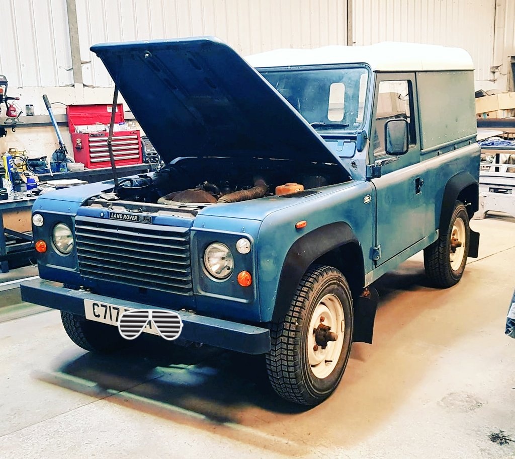 #landrover
Anyone know owt about exporting these (to USA) from England, Uk.
It has original chassis and petrol engine. 

#vehicleexport #usaimport