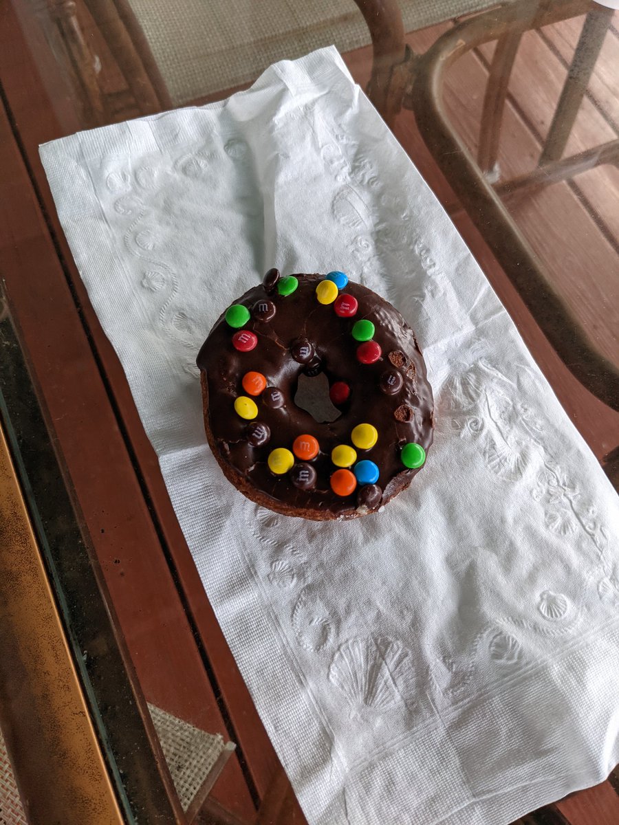 smarini14's tweet photo. Enjoying a nice m&amp;m donut. #CandyNotCandyBar @tastebudspod @SalVulcano @joederosacomedy https://t.co/4zigeU7Ncl